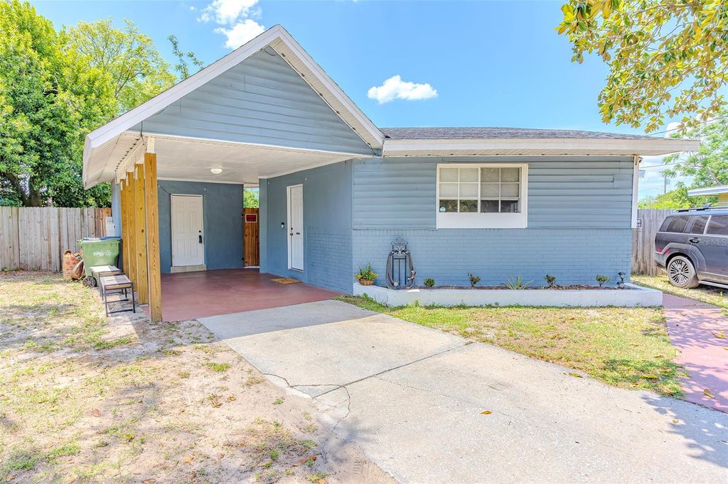 Photo of 10904 N 15th Street, Tampa, FL 33612 (MLS # TB8501716)
