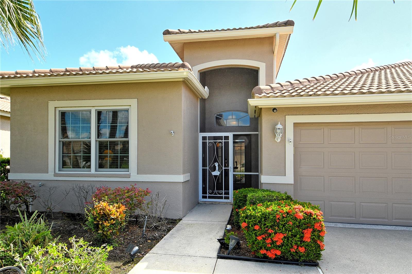 HERITAGE OAKS GOLF & COUNTRY CLUB - Residential