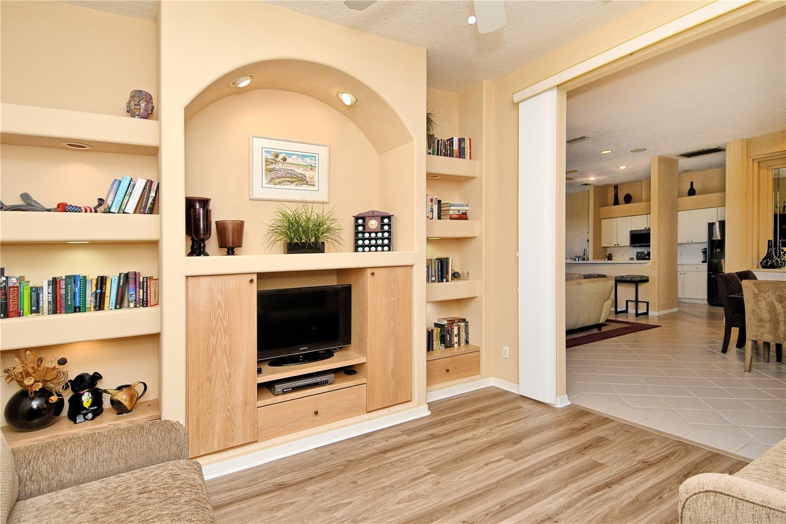 HERITAGE OAKS GOLF & COUNTRY CLUB - Residential