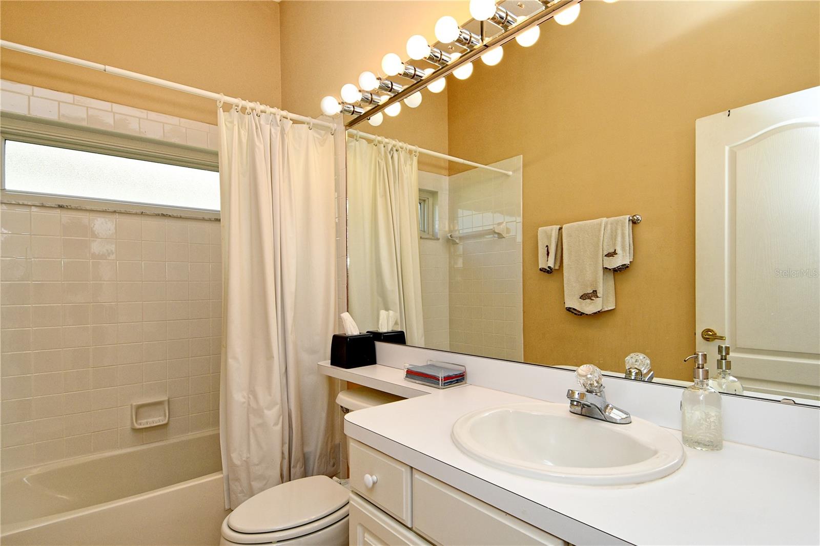 HERITAGE OAKS GOLF & COUNTRY CLUB - Residential