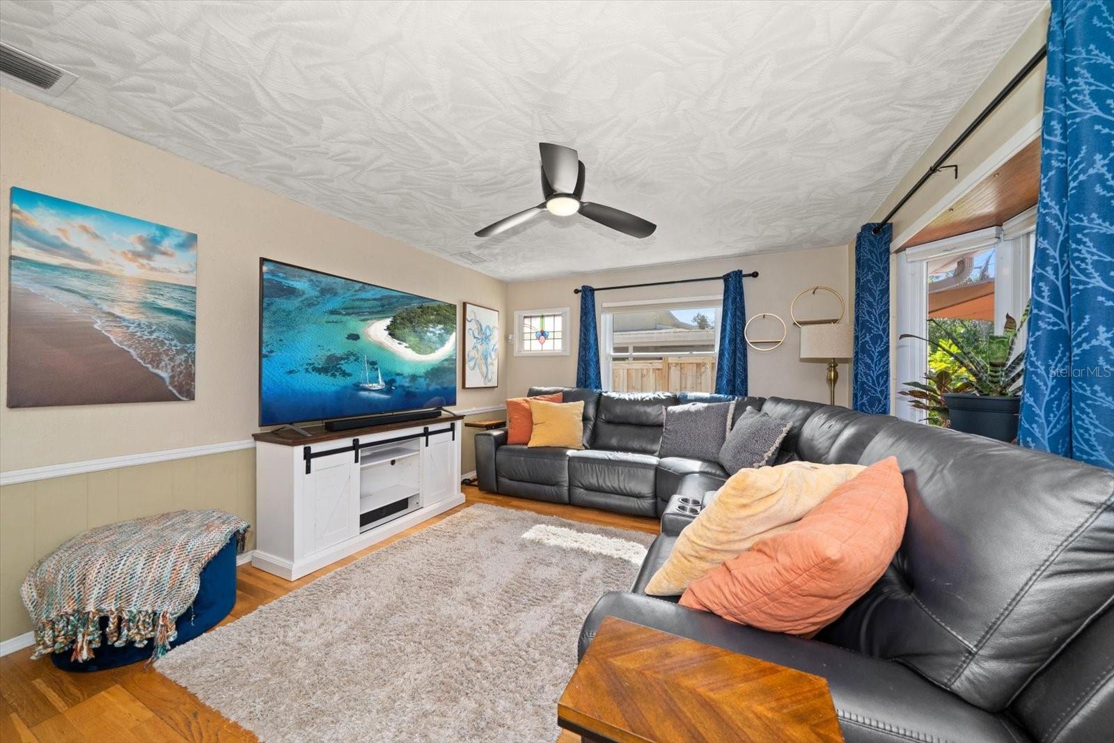 CHAPMAN HEIGHTS - Residential