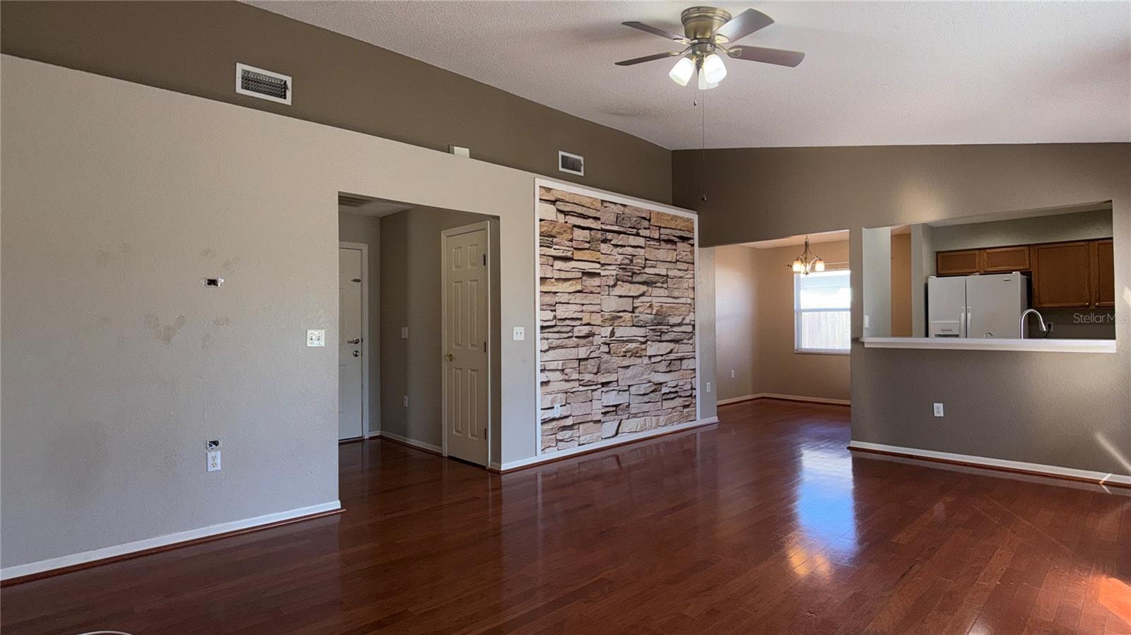 HIGHLAND SQUARE PH 01 - Residential Lease