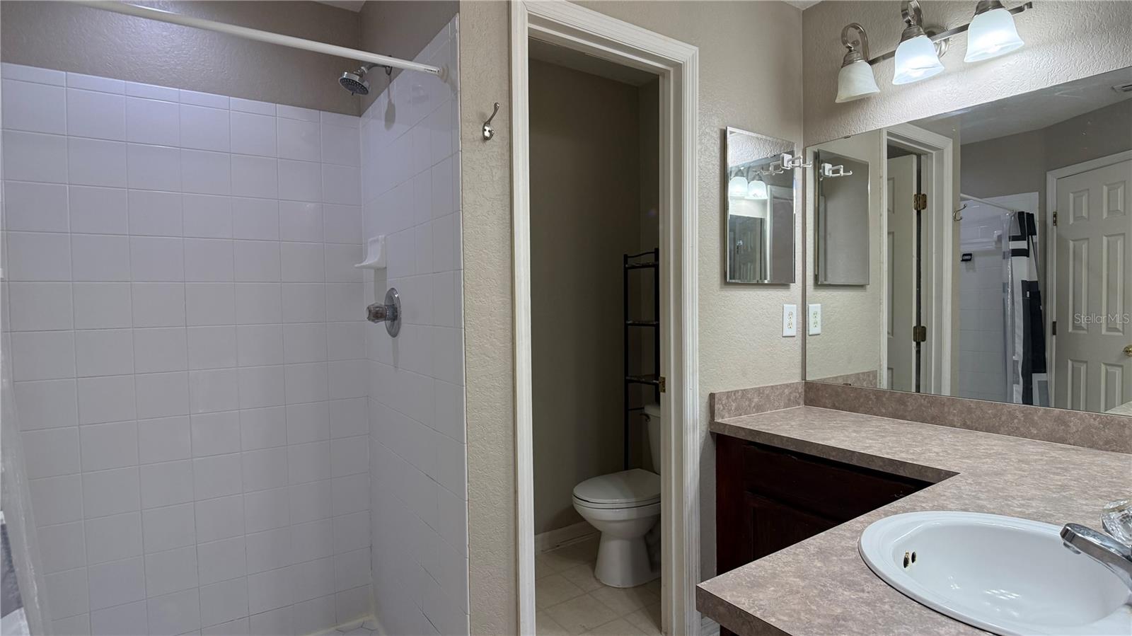 HIGHLAND SQUARE PH 01 - Residential Lease