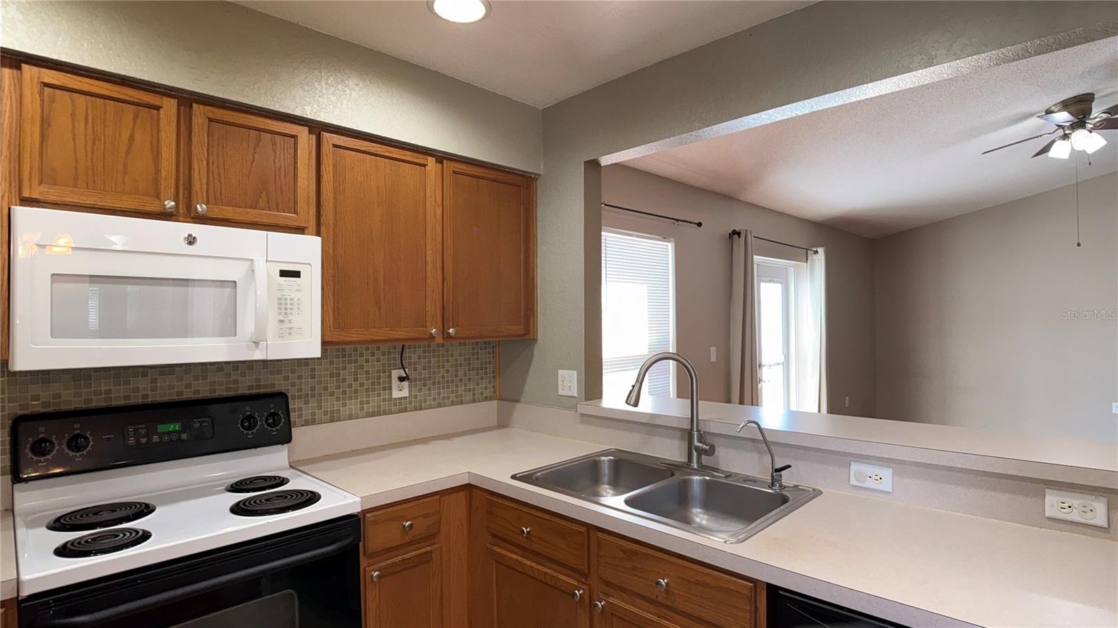 HIGHLAND SQUARE PH 01 - Residential Lease
