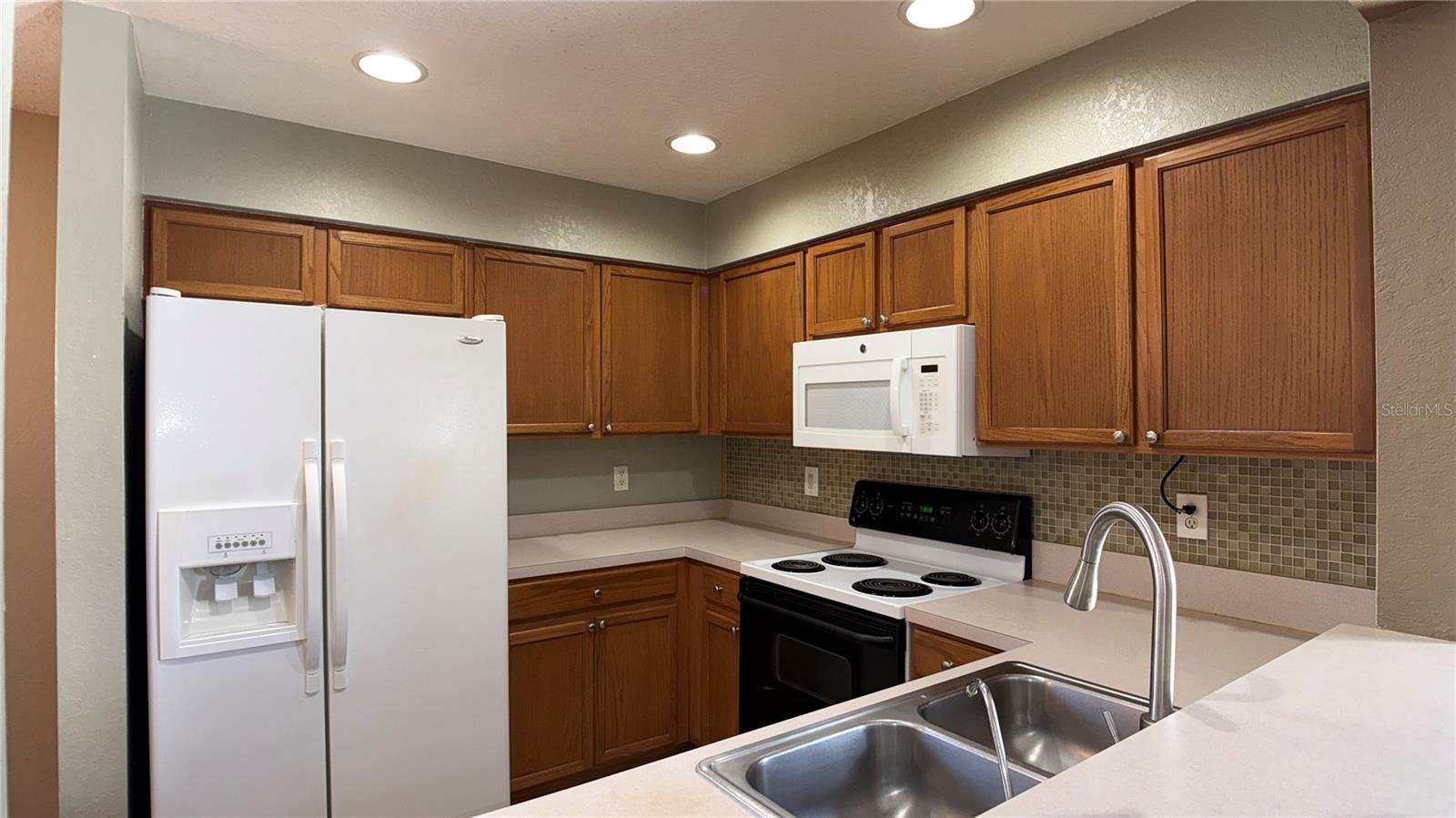 HIGHLAND SQUARE PH 01 - Residential Lease
