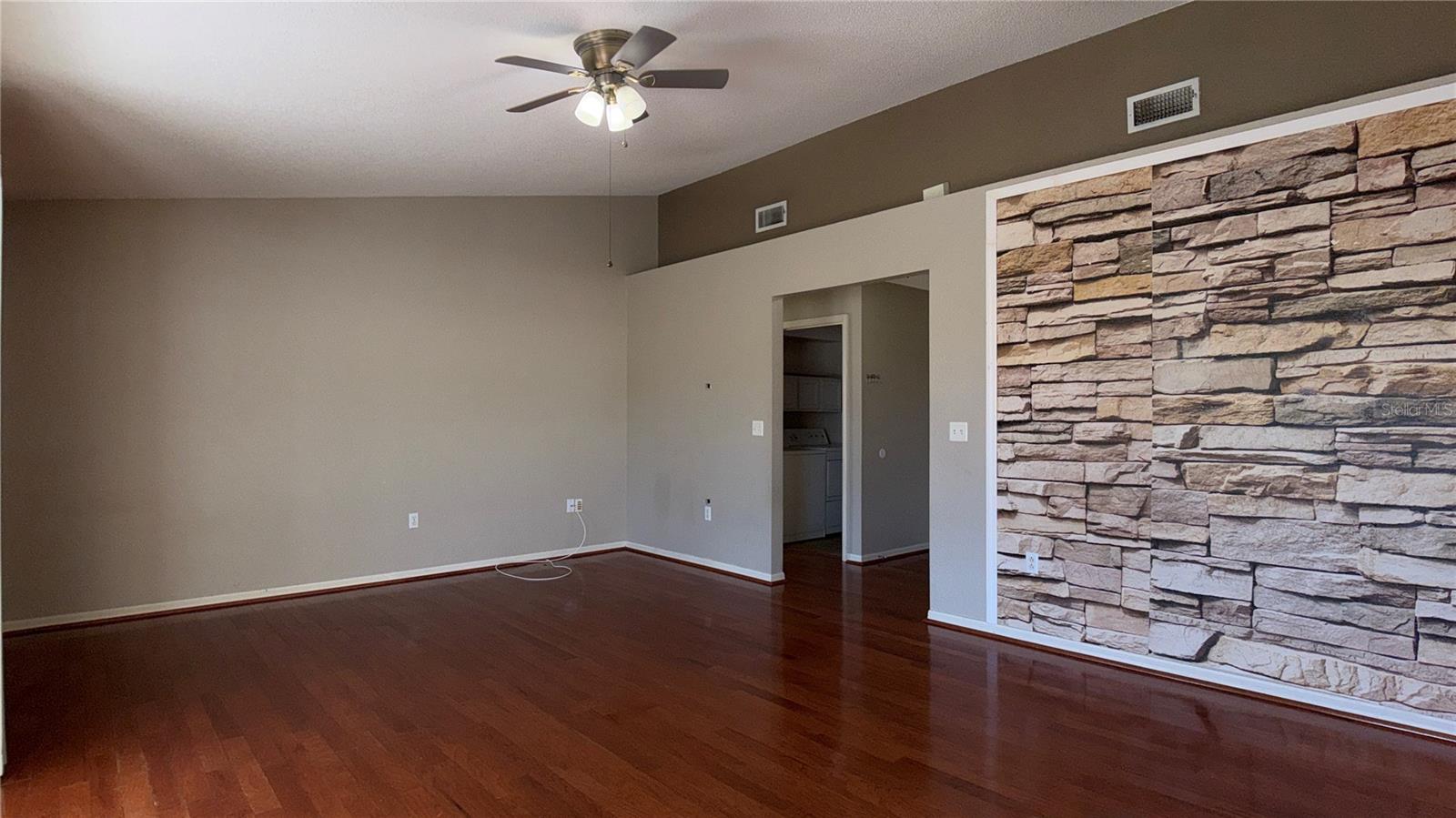 HIGHLAND SQUARE PH 01 - Residential Lease