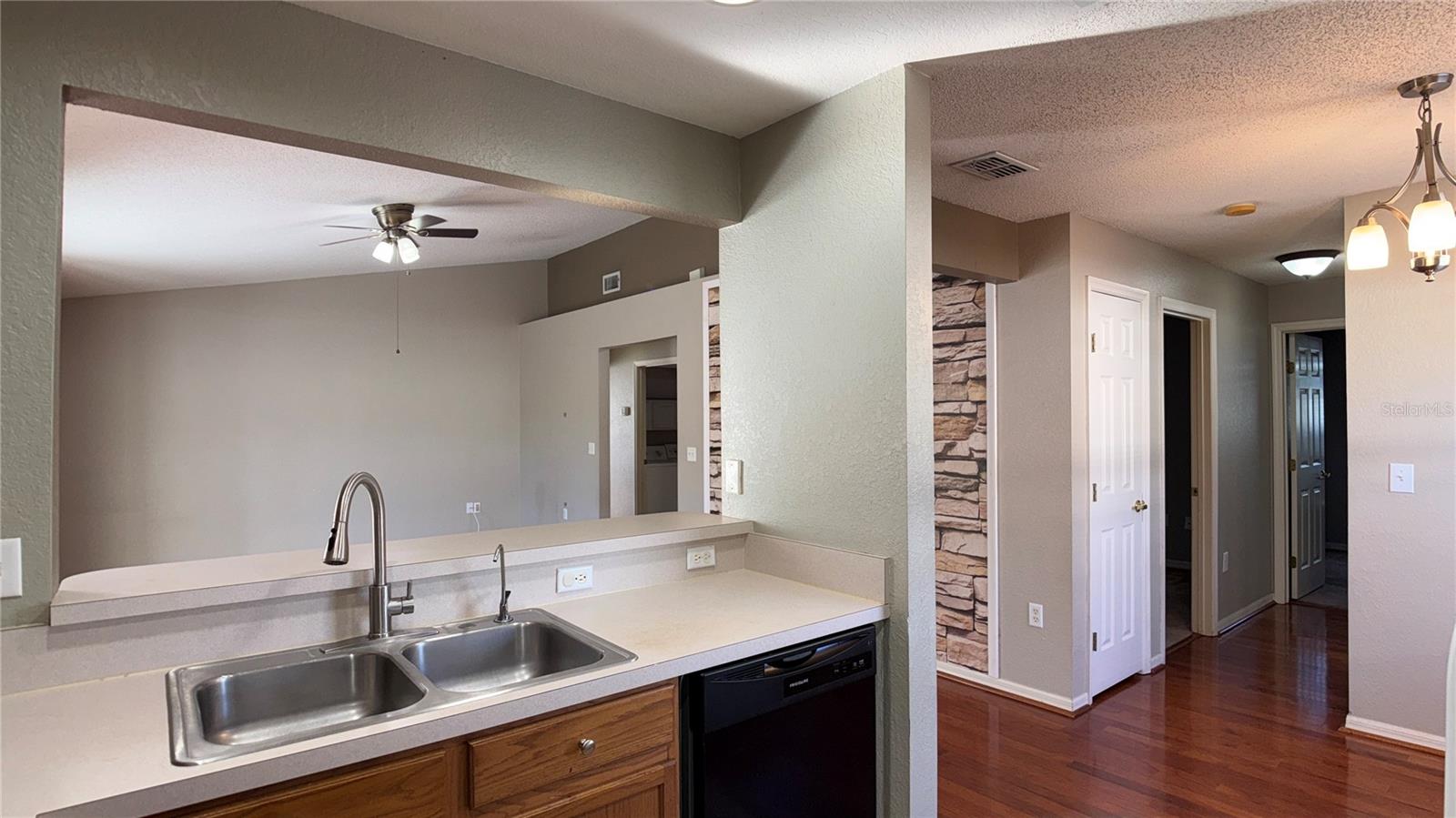 HIGHLAND SQUARE PH 01 - Residential Lease