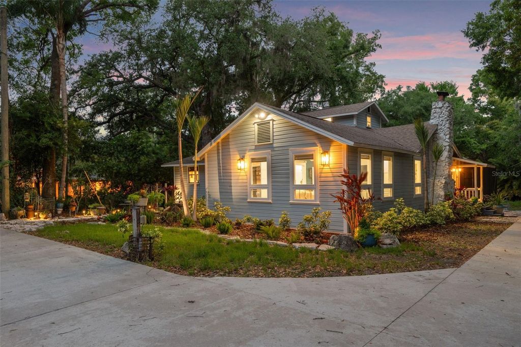 Photo of 6200 River Terrace, Tampa, FL 33604 (MLS # TB8495773)