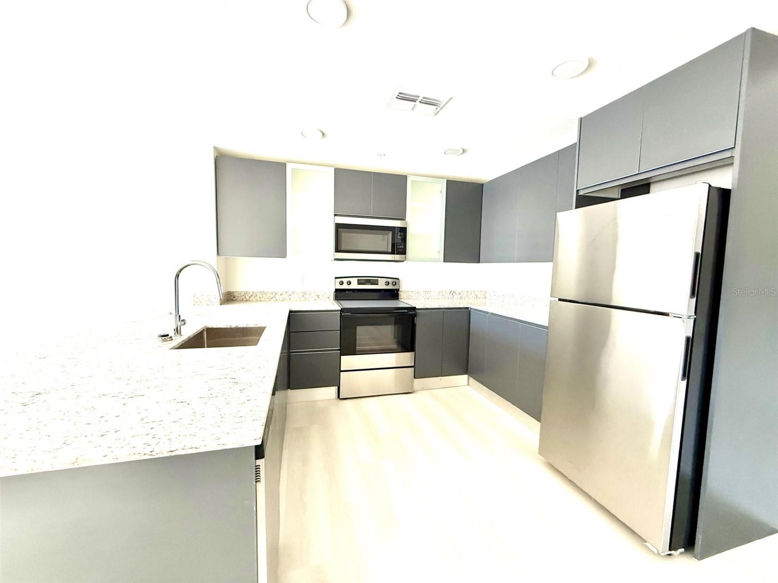 5587 MILLENIA PARK 201