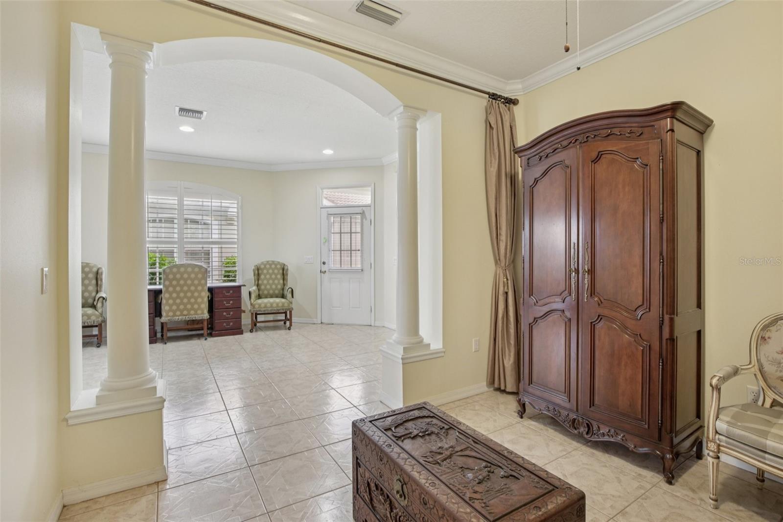 PELICAN POINTE GOLF & COUNTRY CLUB - Residential