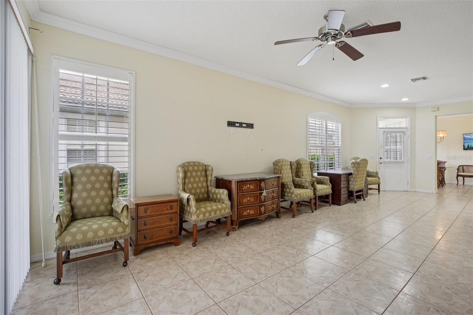 PELICAN POINTE GOLF & COUNTRY CLUB - Residential