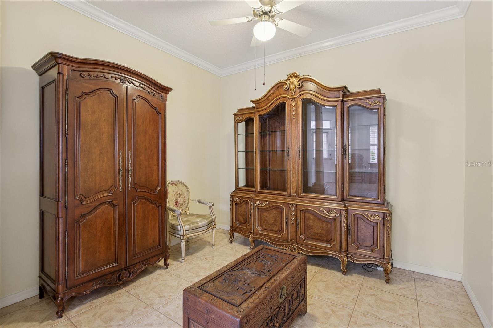 PELICAN POINTE GOLF & COUNTRY CLUB - Residential