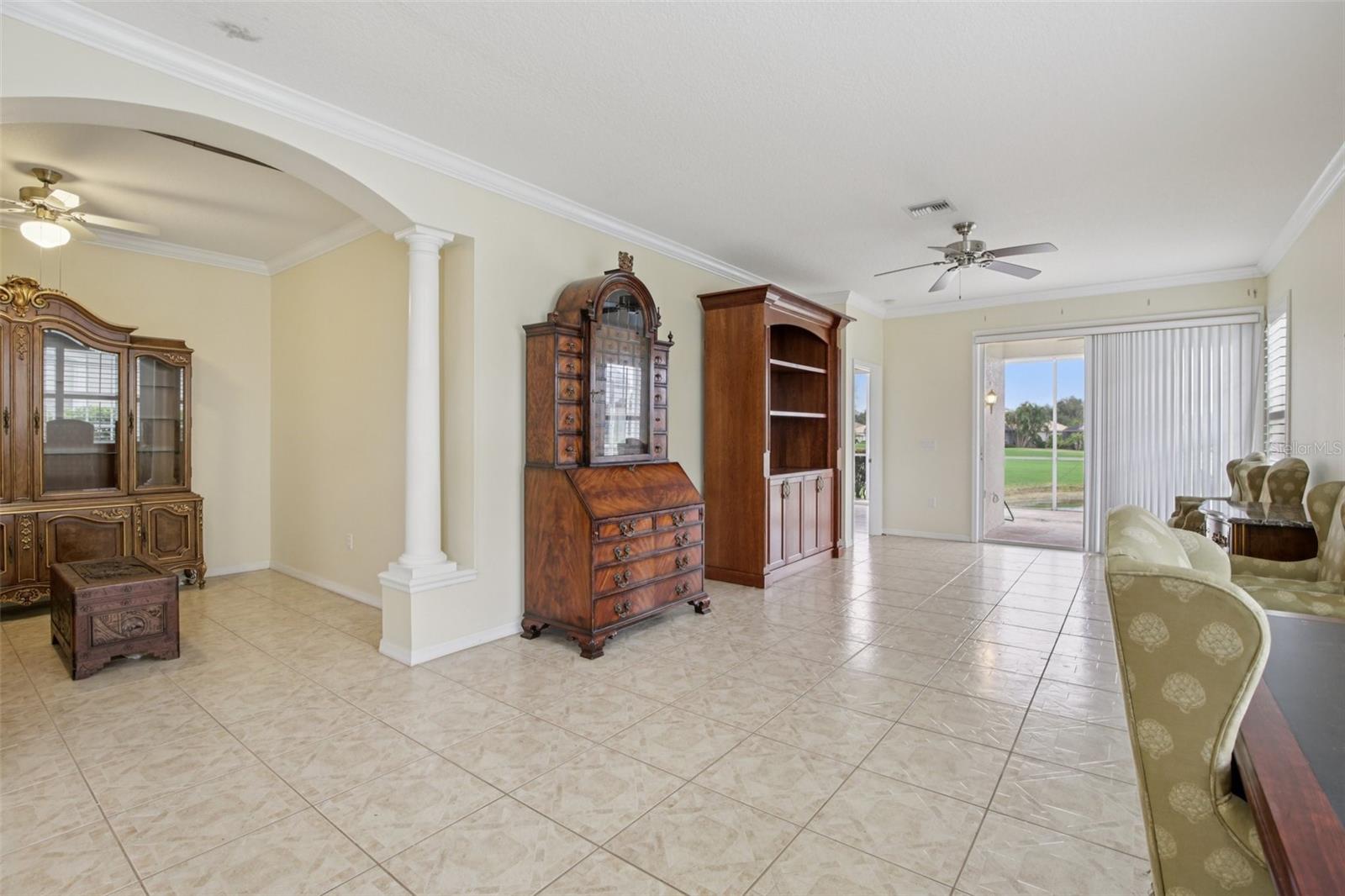 PELICAN POINTE GOLF & COUNTRY CLUB - Residential
