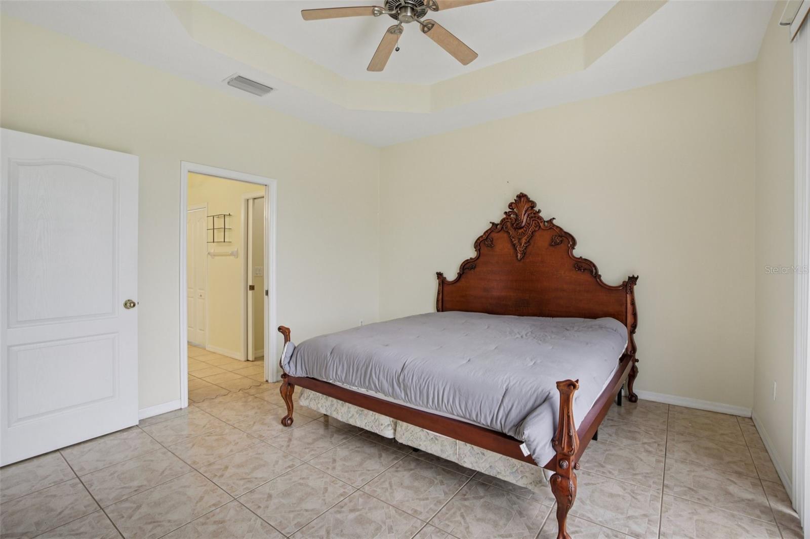 PELICAN POINTE GOLF & COUNTRY CLUB - Residential