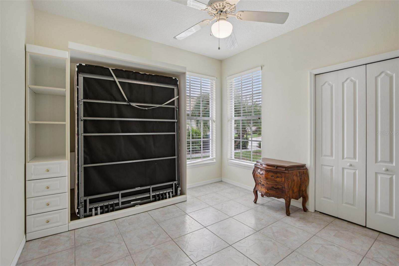 PELICAN POINTE GOLF & COUNTRY CLUB - Residential
