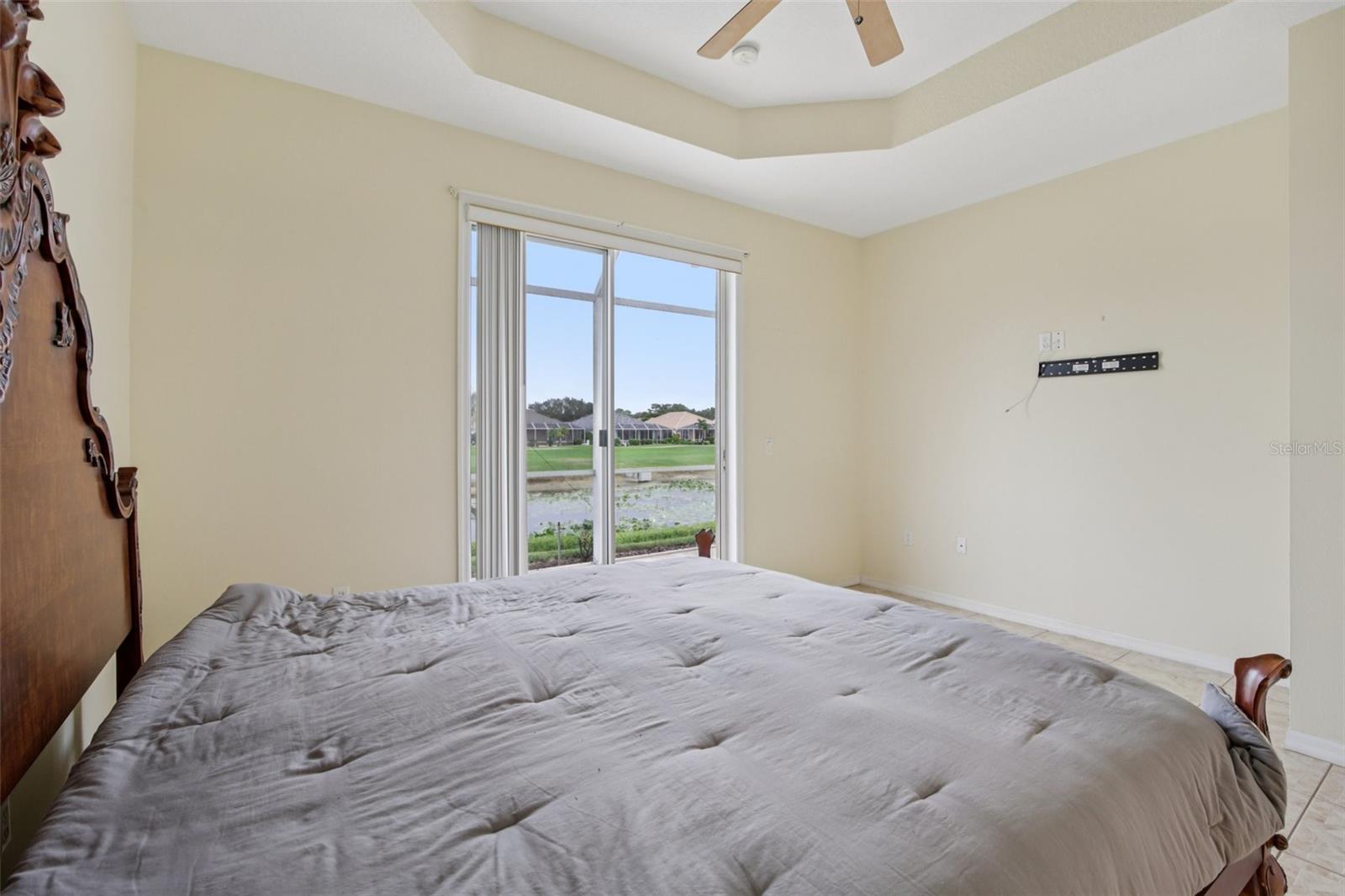 PELICAN POINTE GOLF & COUNTRY CLUB - Residential