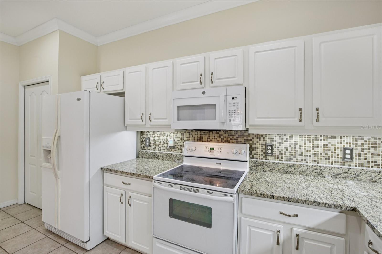 PELICAN POINTE GOLF & COUNTRY CLUB - Residential
