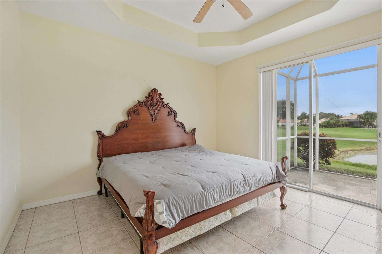 PELICAN POINTE GOLF & COUNTRY CLUB - Residential