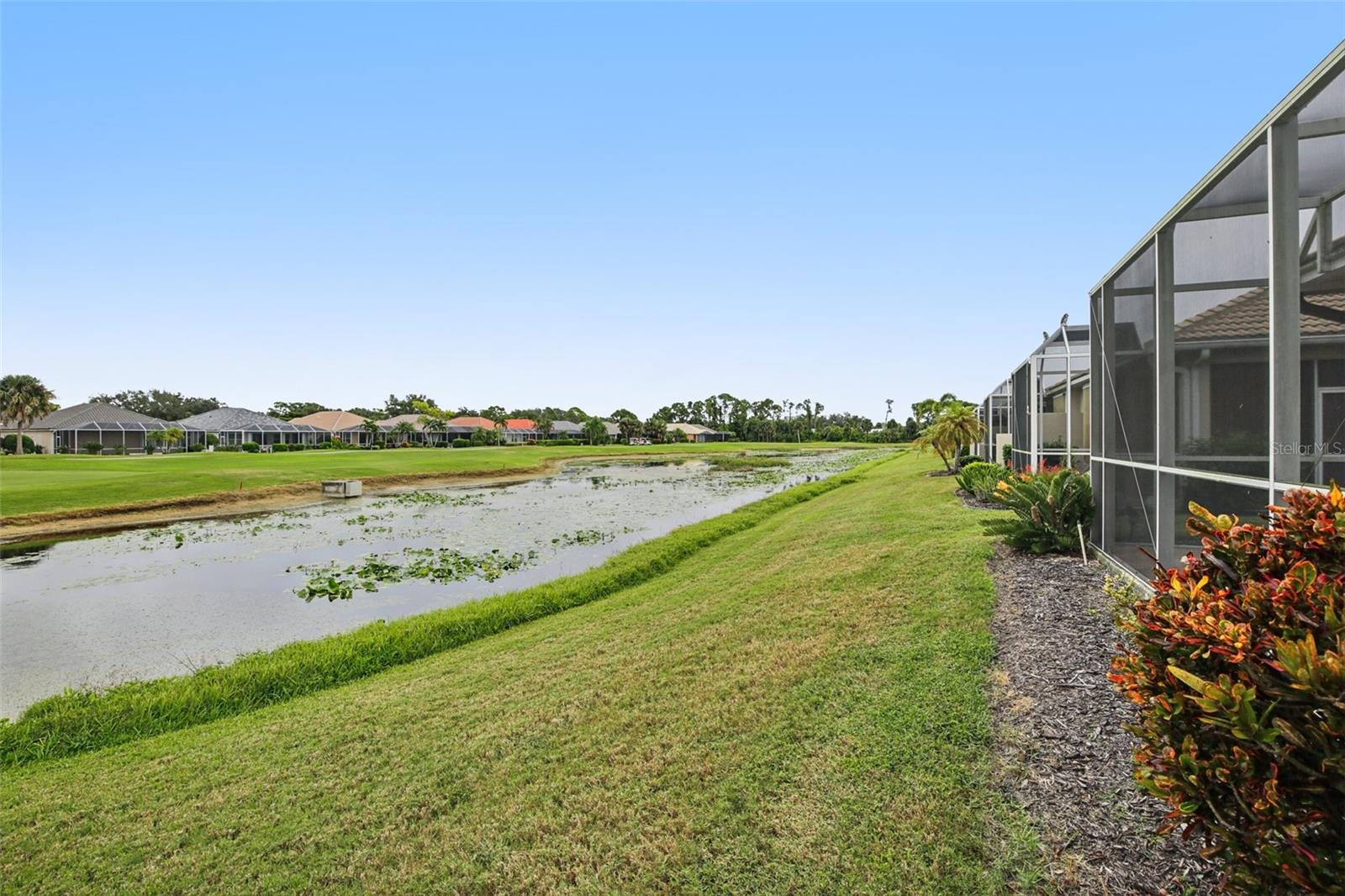 PELICAN POINTE GOLF & COUNTRY CLUB - Residential