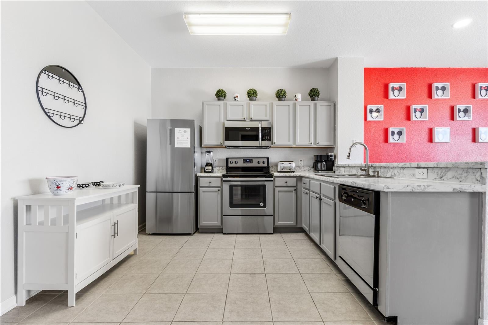 7677 FITZCLARENCE STREET