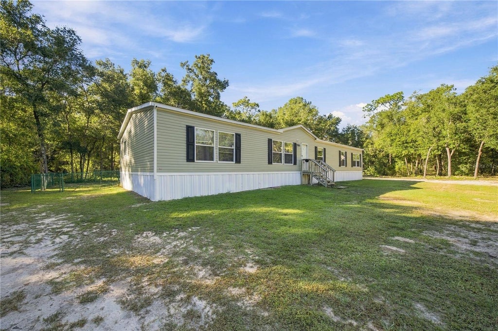 Photo of 9921 SE 160th Avenue, Ocklawaha, FL 32179 (MLS # OM734512)