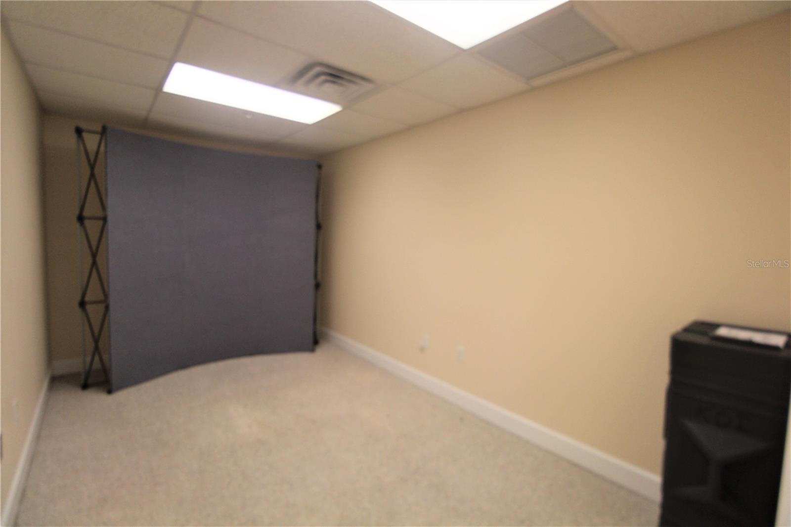 VICTORIA PLAZA - Commercial Lease