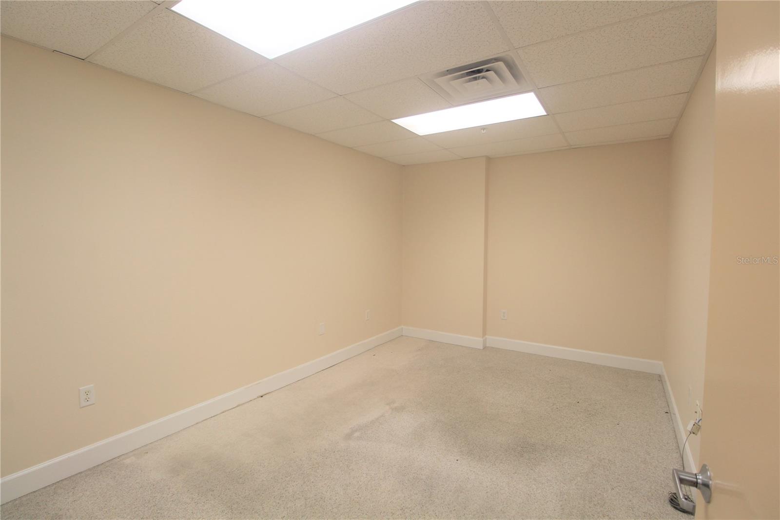 VICTORIA PLAZA - Commercial Lease