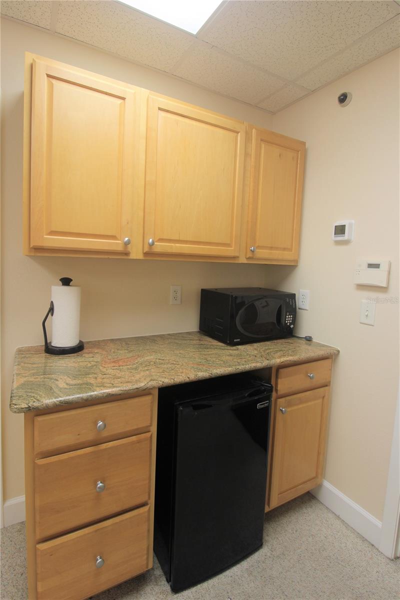 VICTORIA PLAZA - Commercial Lease