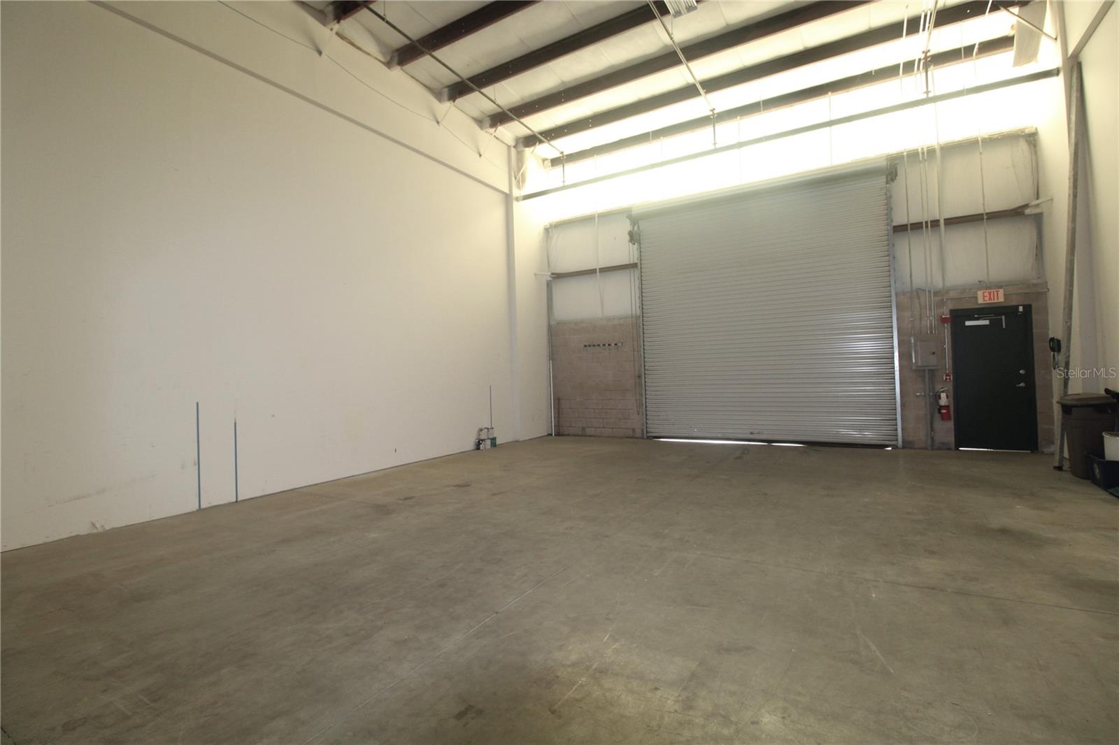 VICTORIA PLAZA - Commercial Lease