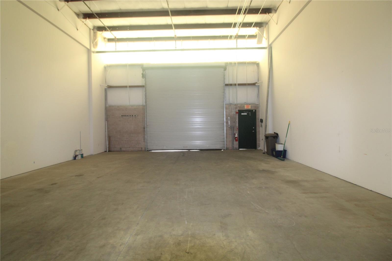 VICTORIA PLAZA - Commercial Lease