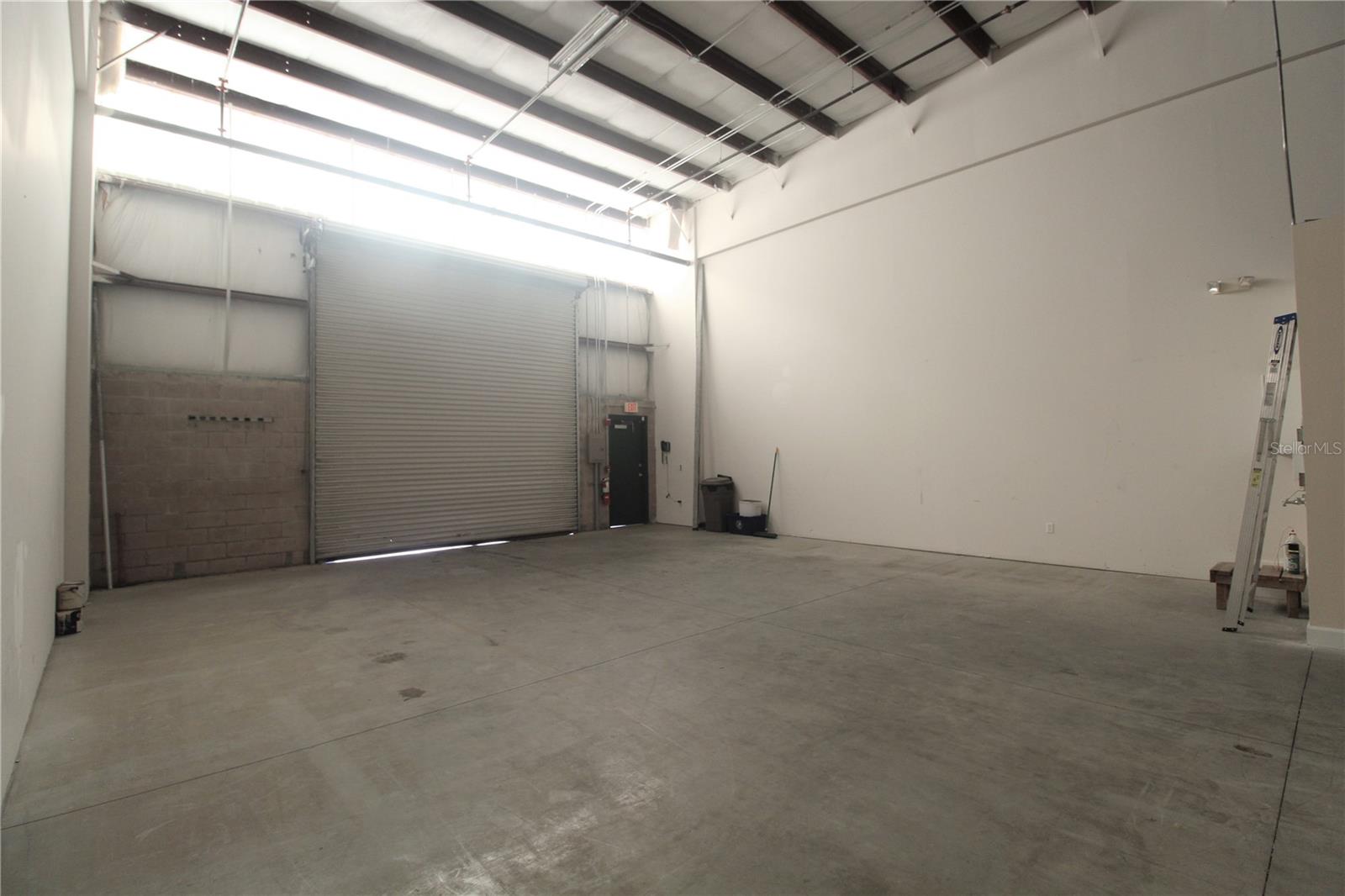 VICTORIA PLAZA - Commercial Lease