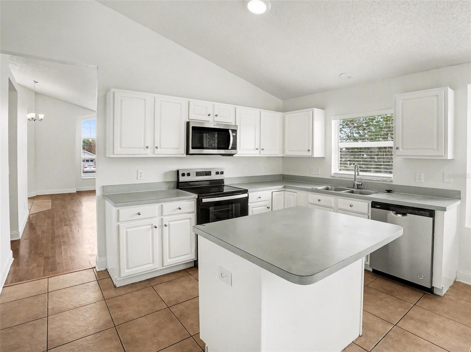 SILVER RIDGE PH 04 - Residential