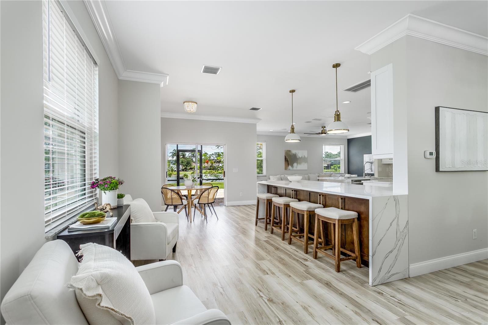 COUNTRY CHASE - Residential