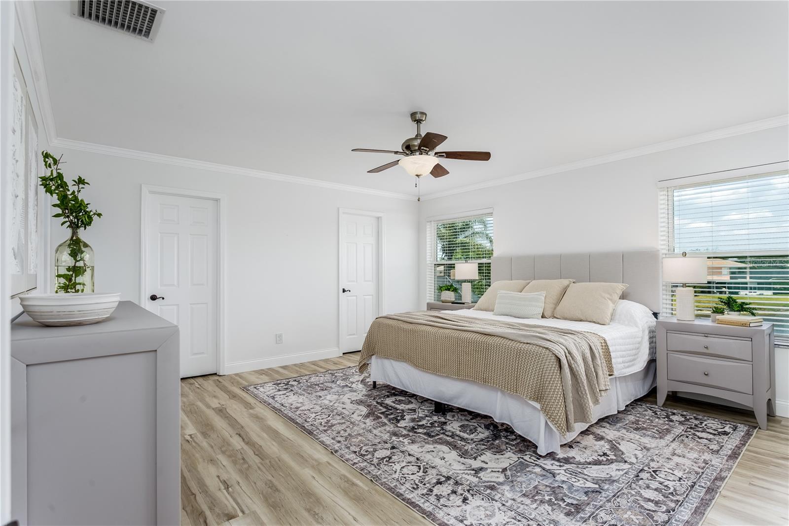 COUNTRY CHASE - Residential