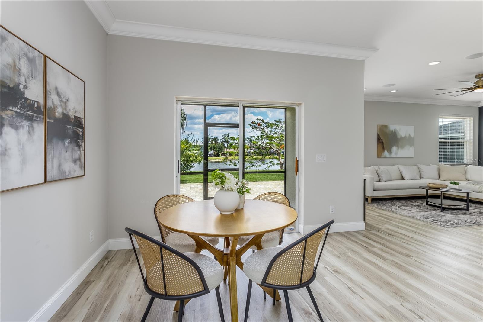 COUNTRY CHASE - Residential