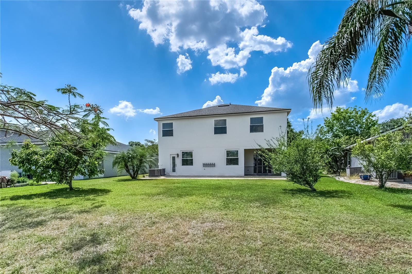 COUNTRY CHASE - Residential
