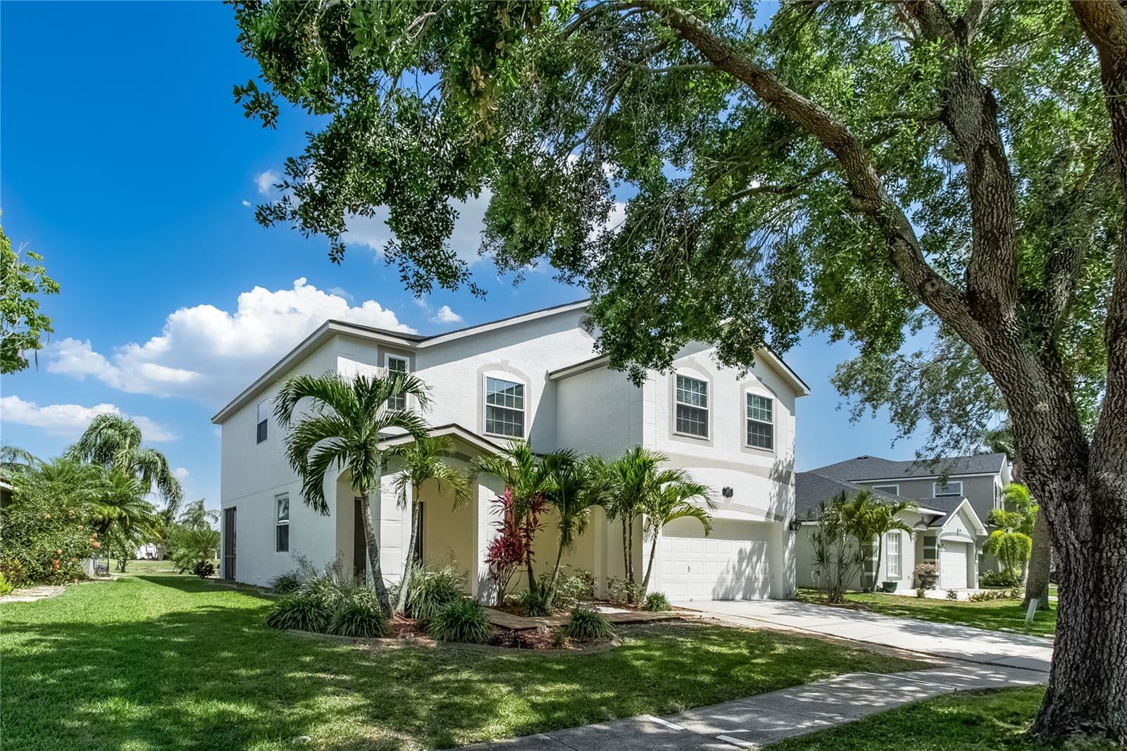 COUNTRY CHASE - Residential