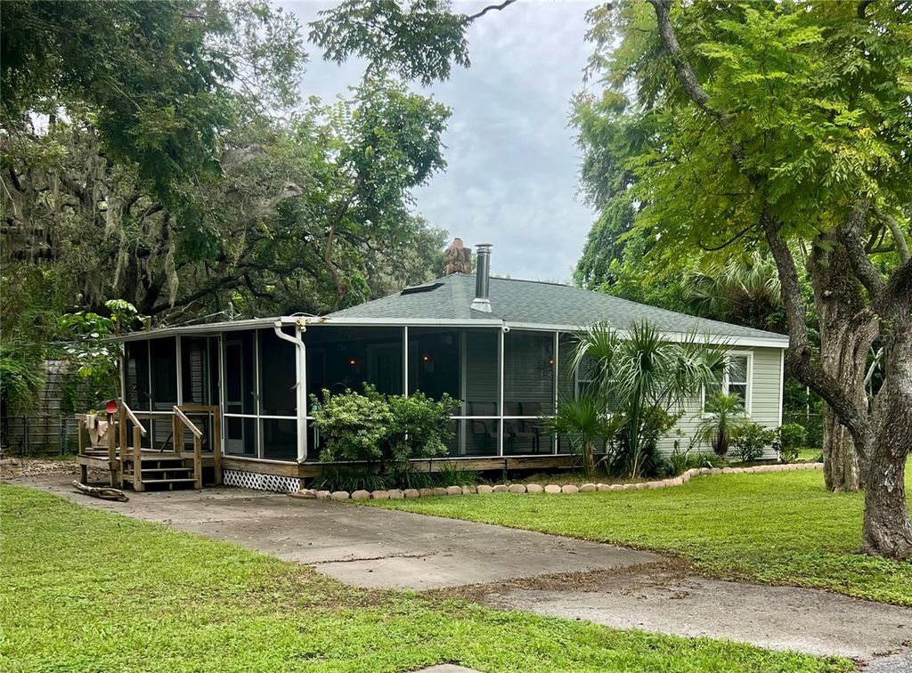 Photo of 1729 S Pinellas Avenue, Tarpon Springs, FL 34689 (MLS # TB8415987)