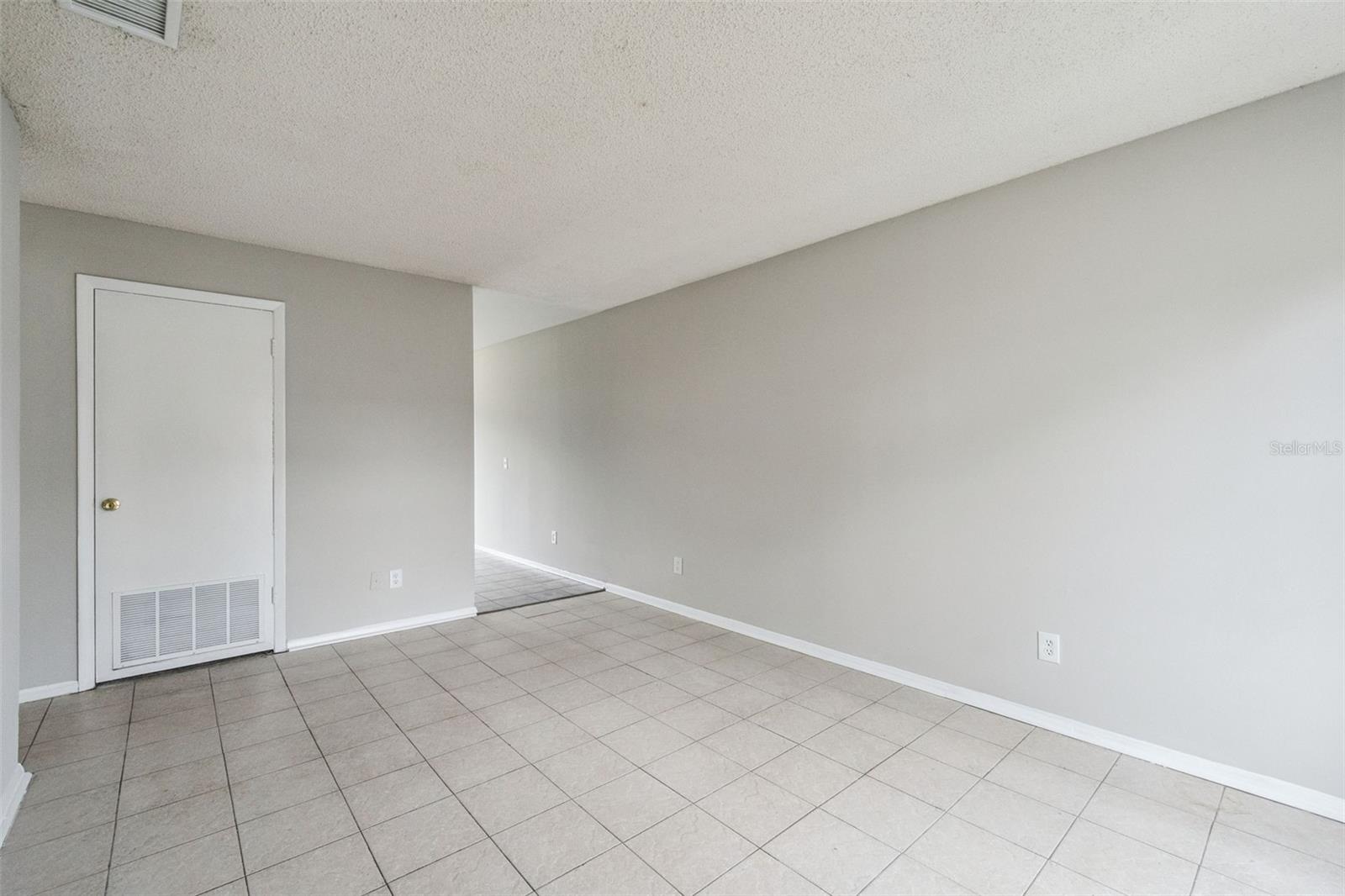 2 LAKE VILLA WAY