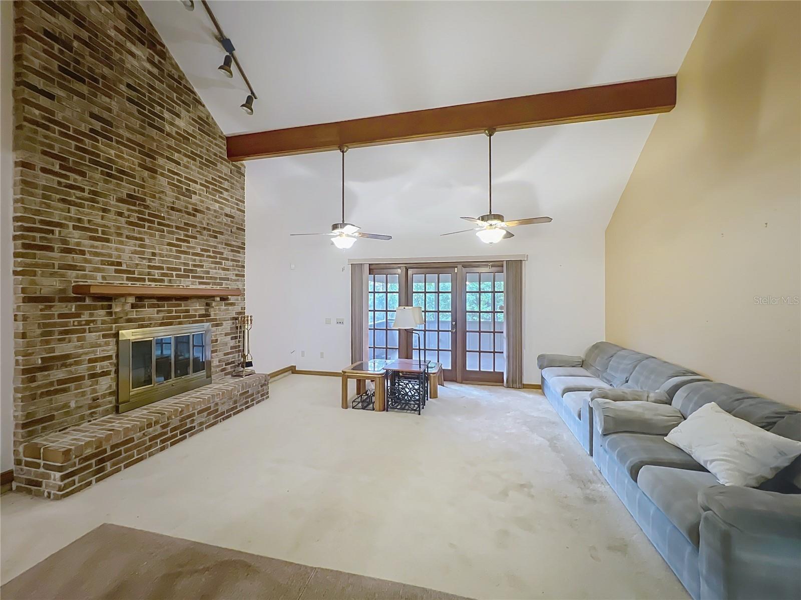 MOUNT PLYMOUTH - Residential