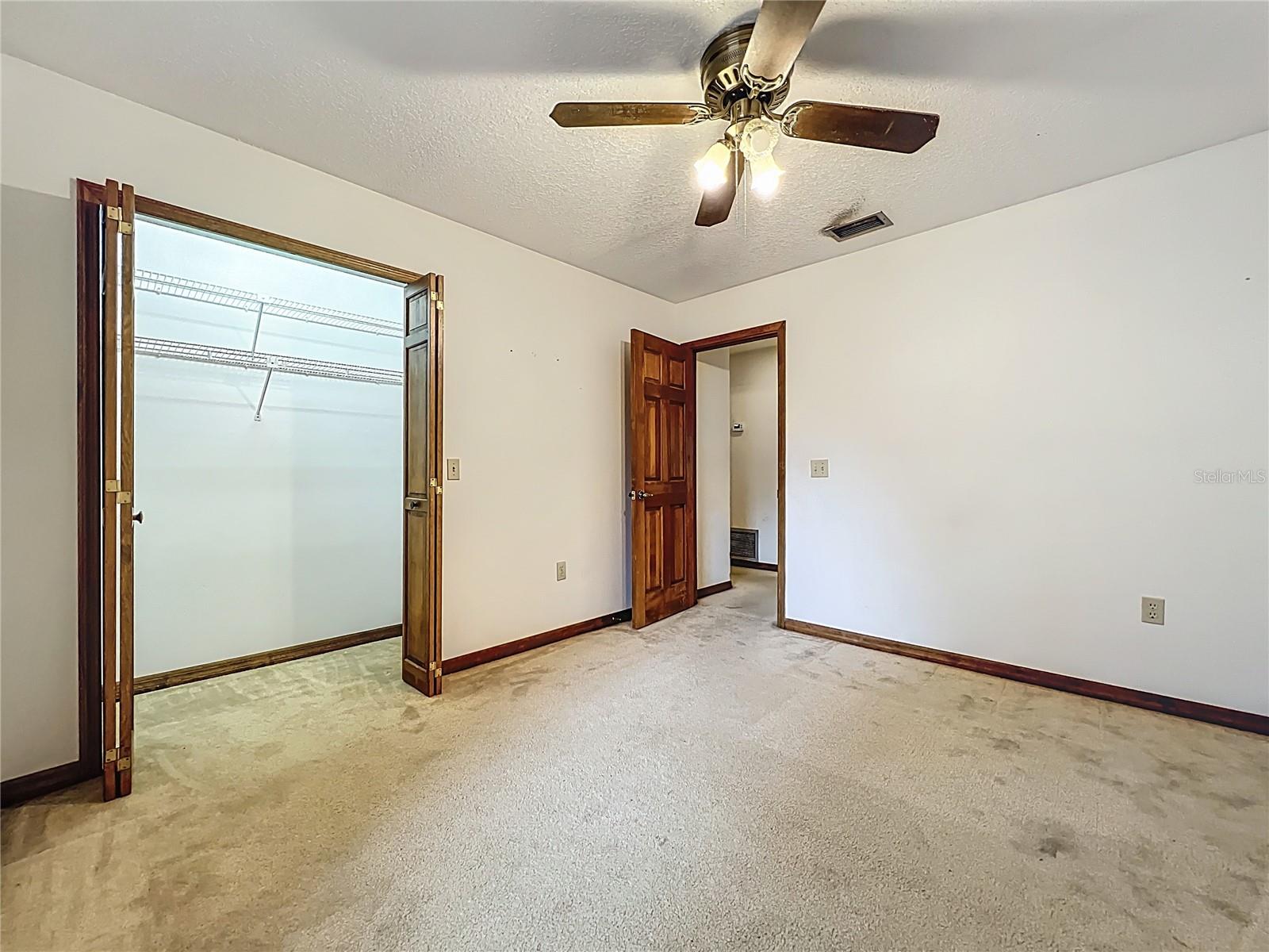 MOUNT PLYMOUTH - Residential