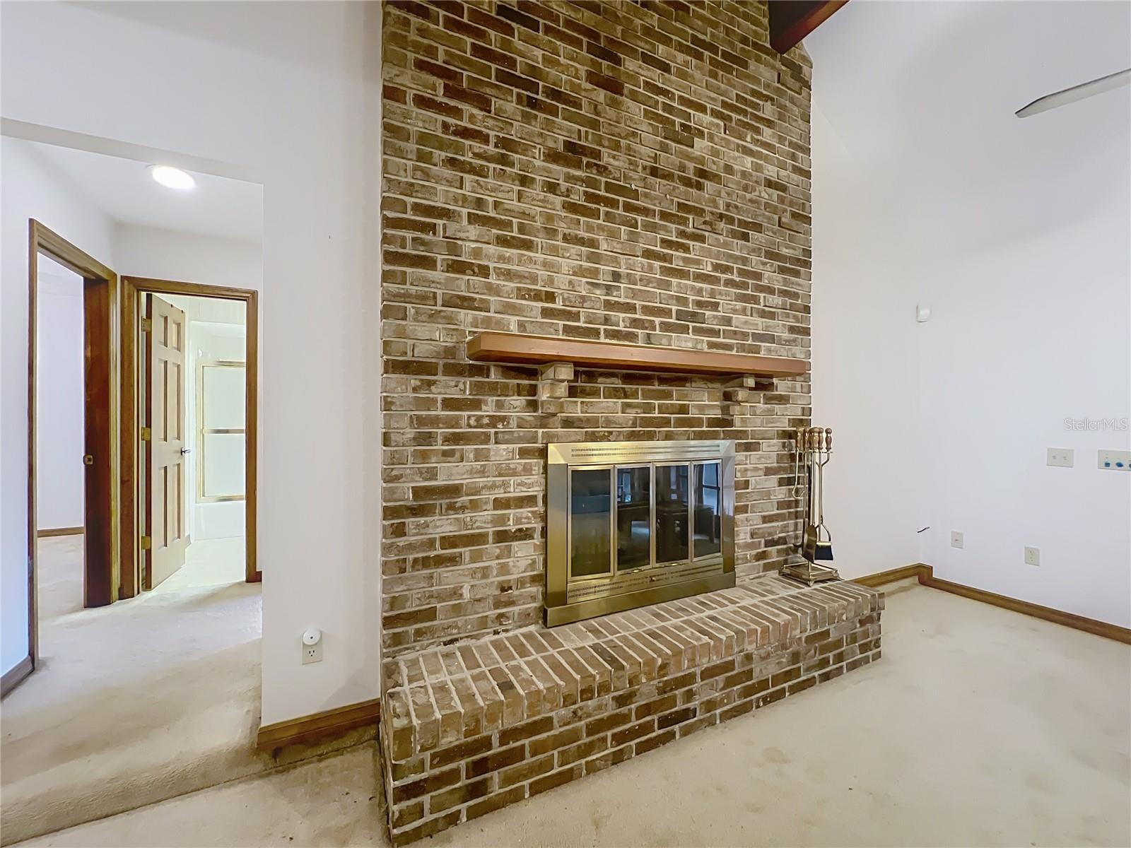 MOUNT PLYMOUTH - Residential