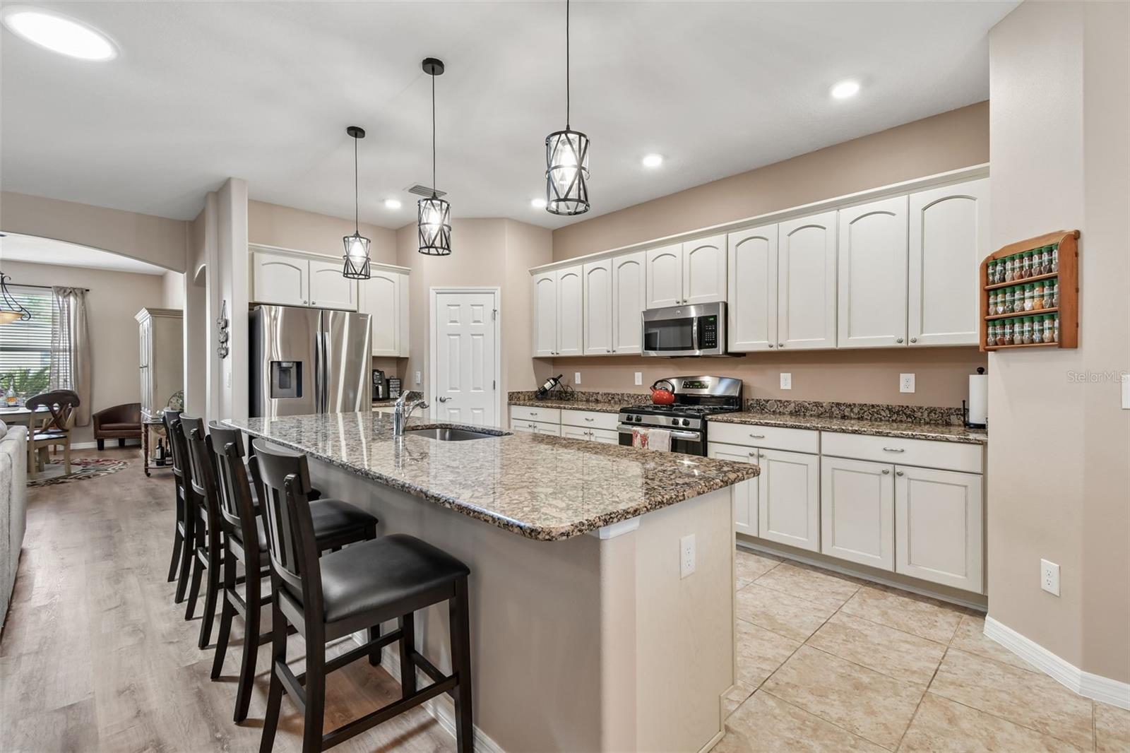 ARLINGTON RIDGE - Residential