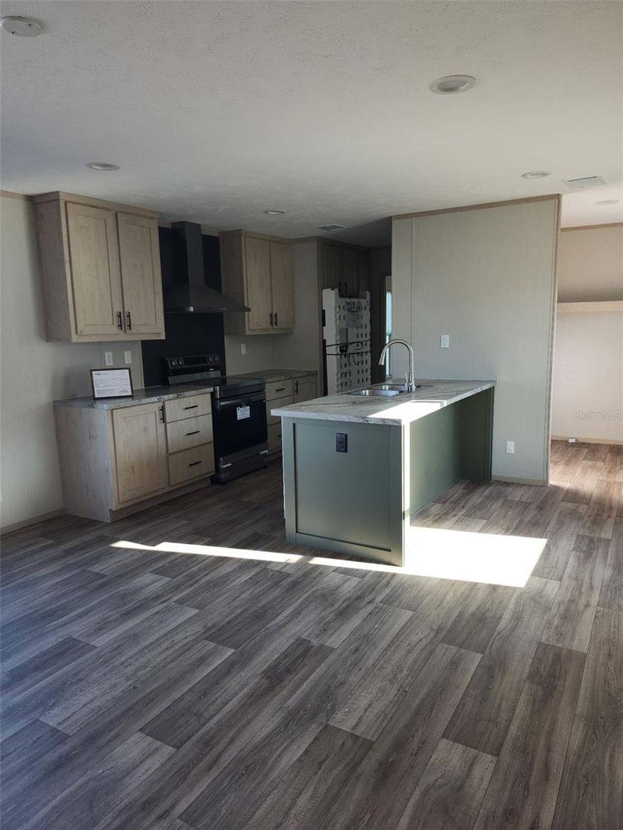 New Construction 3/2 Mobile Home on 1 Acre – No HOA Restrictions
Enjoy country-style living with modern comfort. This brand new home features an open layout, updated finishes, and a full acre of land—perfect for parking, storage, or outdoor space. No HOA means freedom and flexibility.