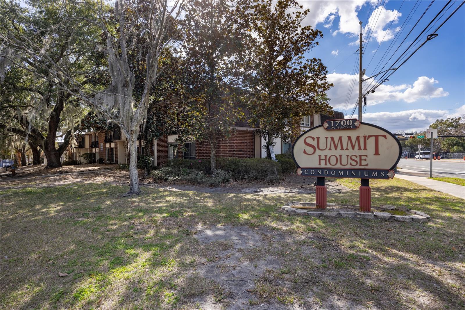 SUMMIT HOUSE - Residential