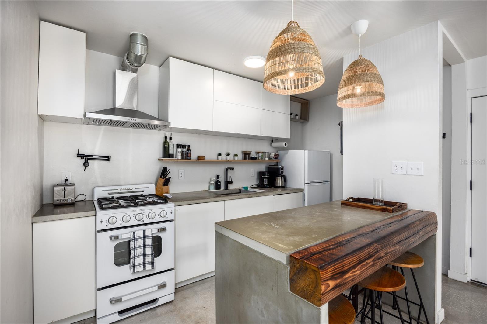 SUMMIT HOUSE - Residential