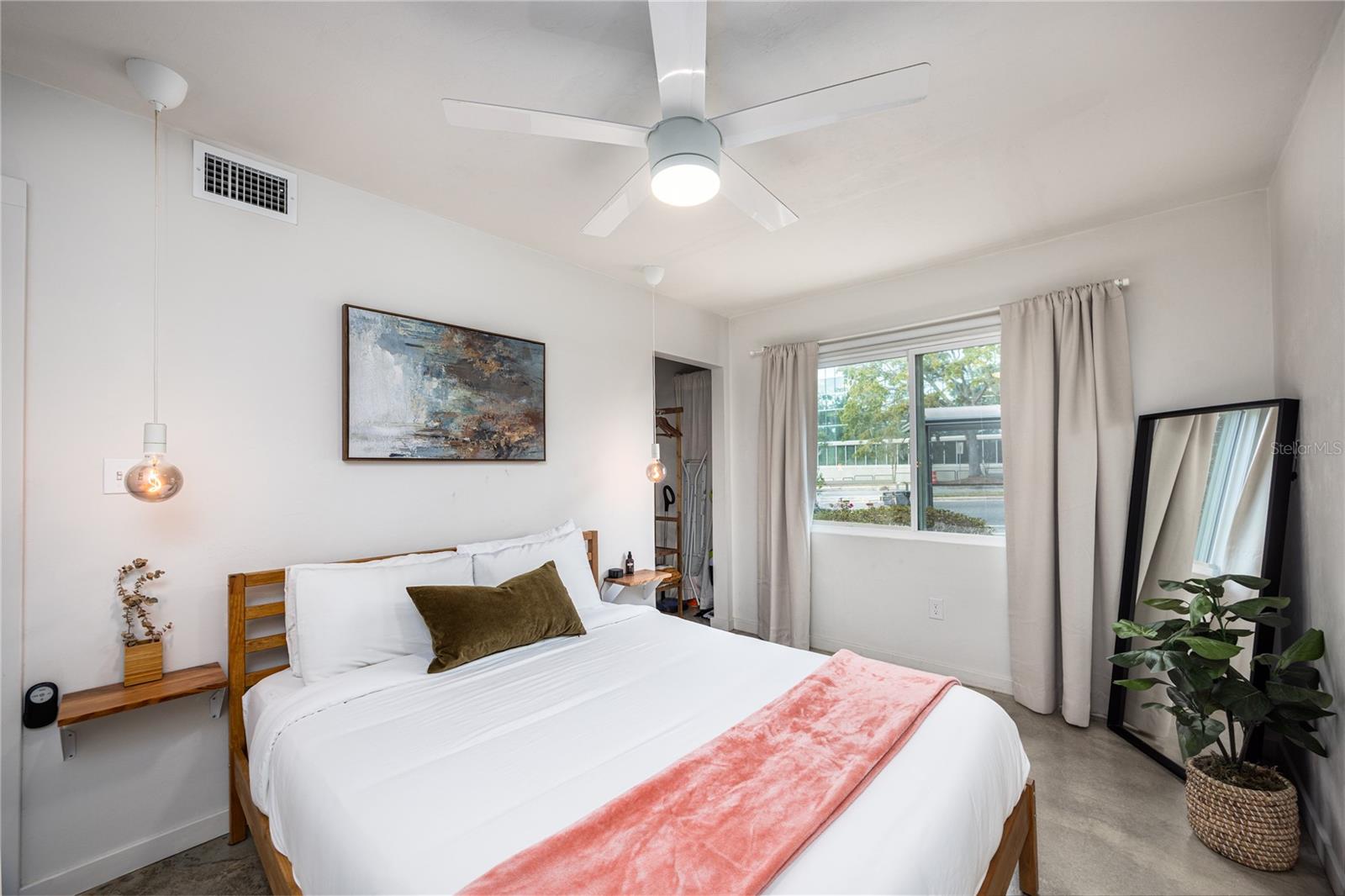 SUMMIT HOUSE - Residential