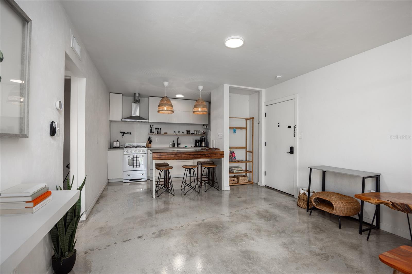 SUMMIT HOUSE - Residential