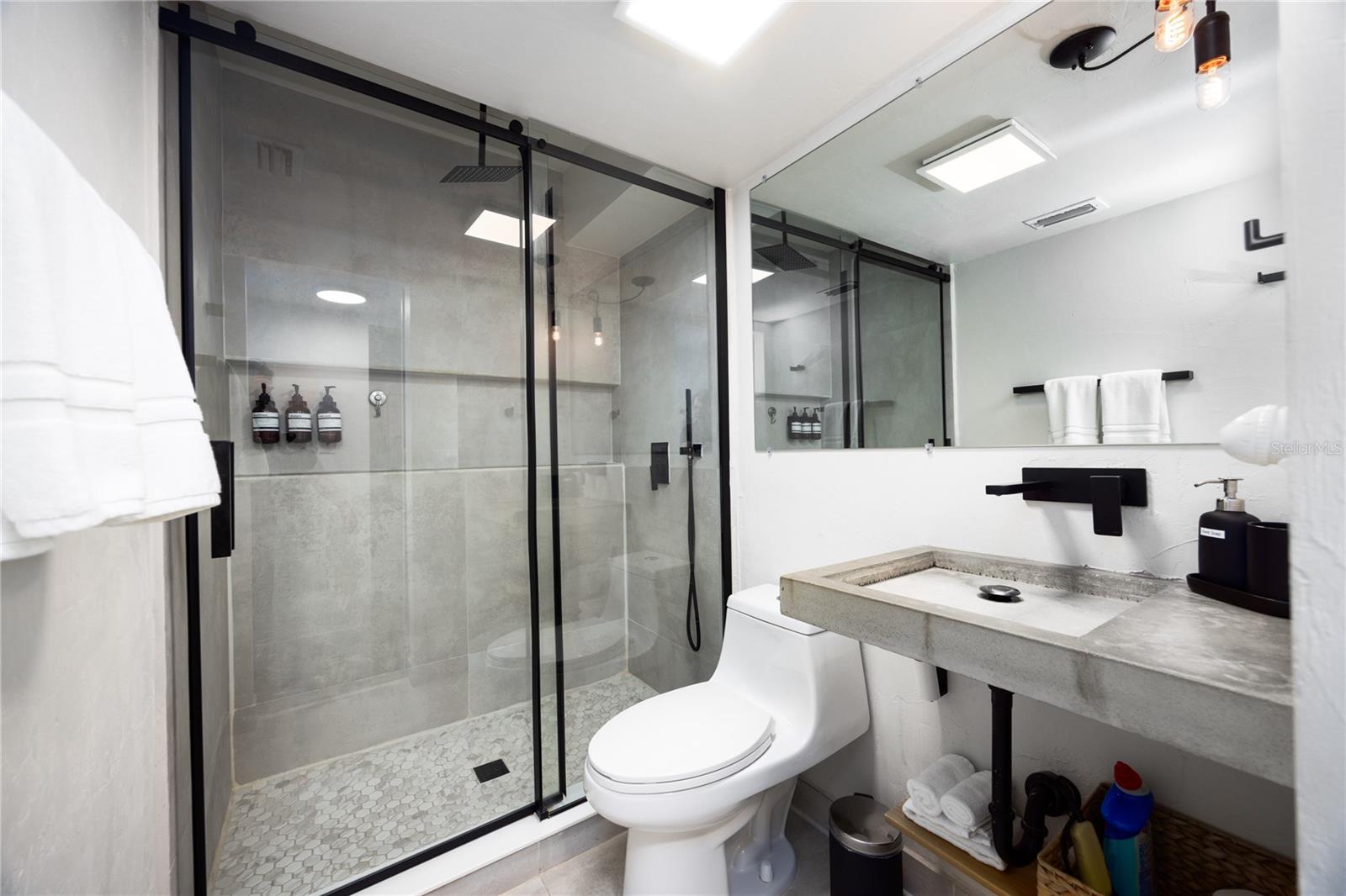 SUMMIT HOUSE - Residential