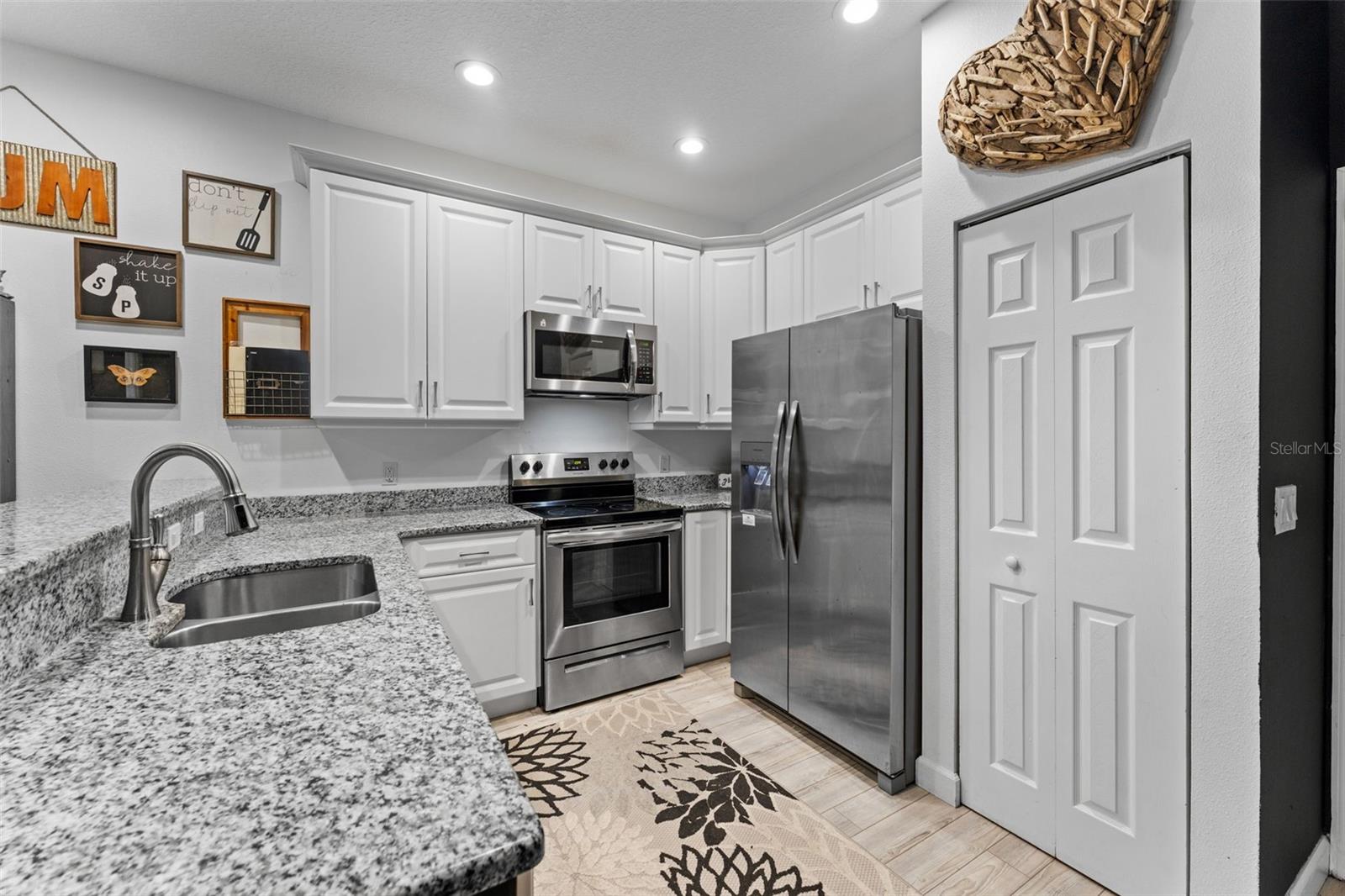 SUNNYLAND PARK 02 BLK 17 KINGSTON - Residential